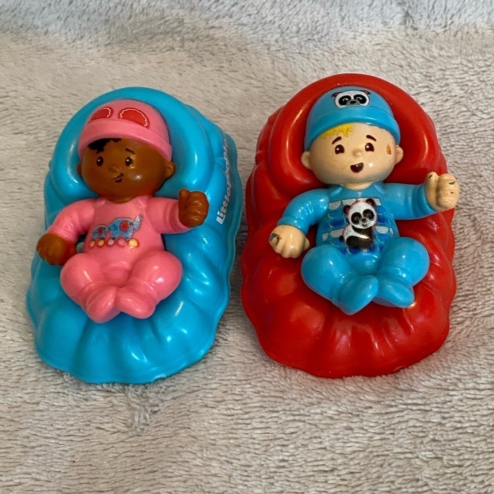 Lot of 2 Fisher-Price Little People Big Helpers Family Replacement Babies 2.5” - Picture 14 of 14